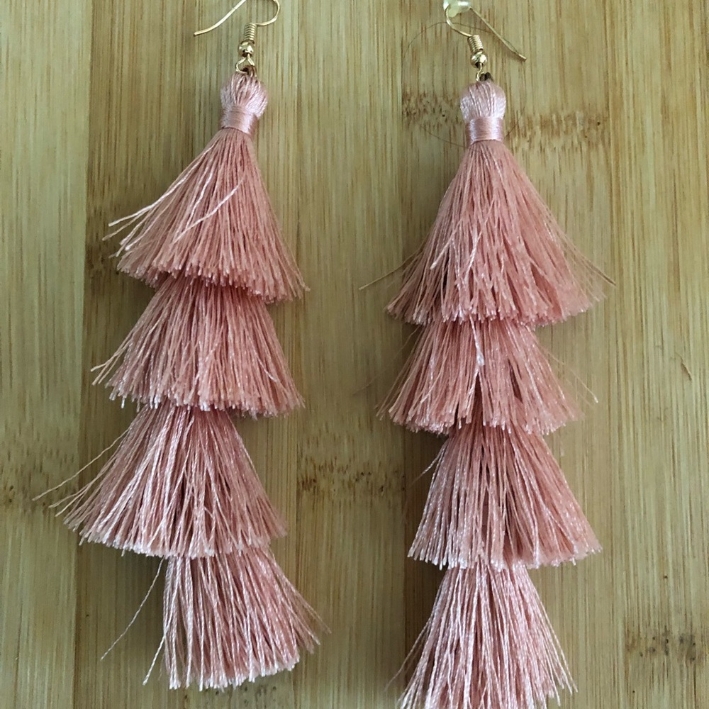 Drop tassel earrings approx 3.5”. Dusty peach.